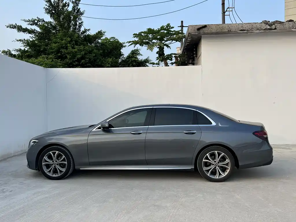 Mercedes-Benz E-Class — фото 12