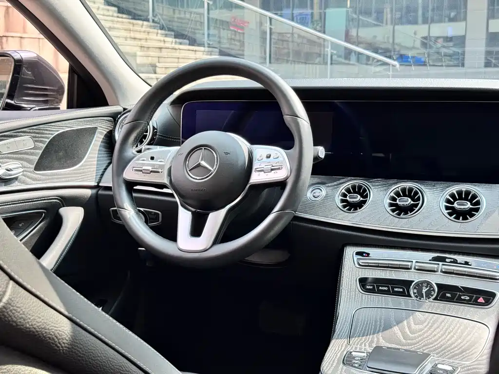 Mercedes-Benz CLS — фото 13