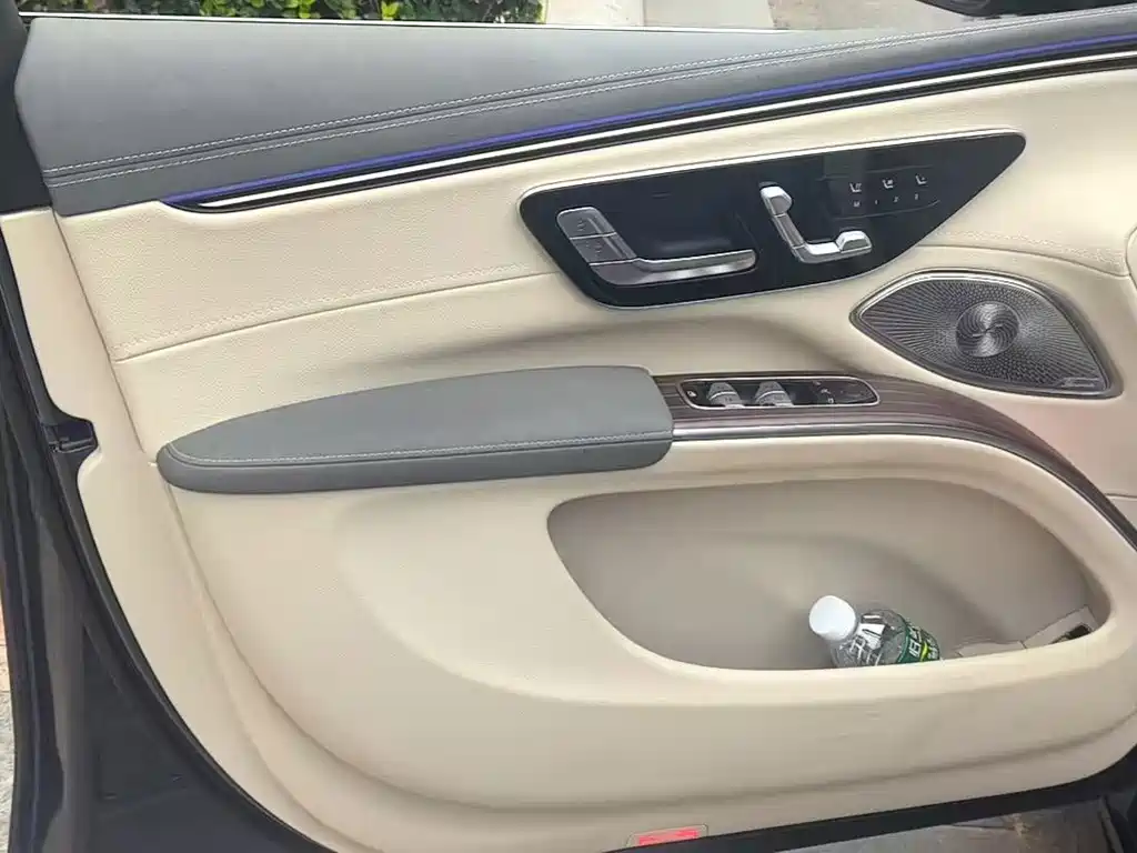 Mercedes-Benz EQS SUV — фото 6