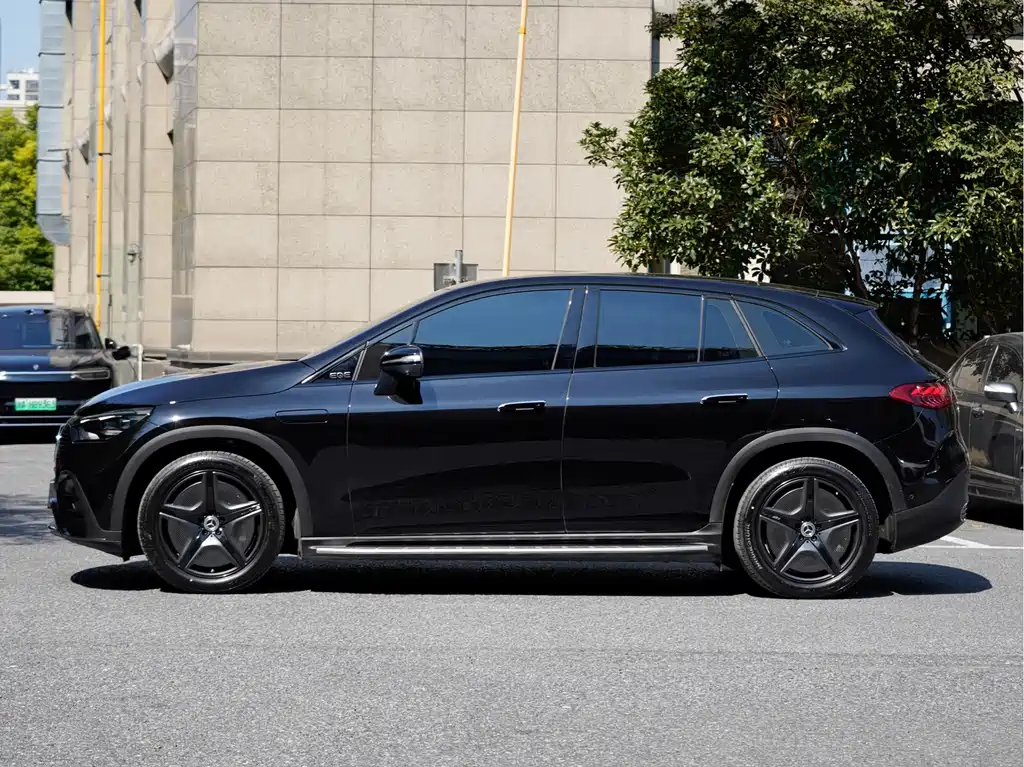Mercedes-Benz EQE SUV — фото 3