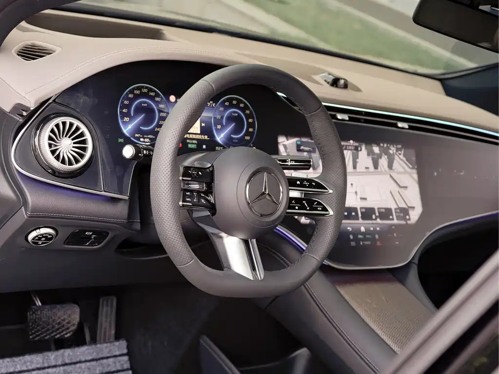Mercedes-Benz EQE SUV — фото 10