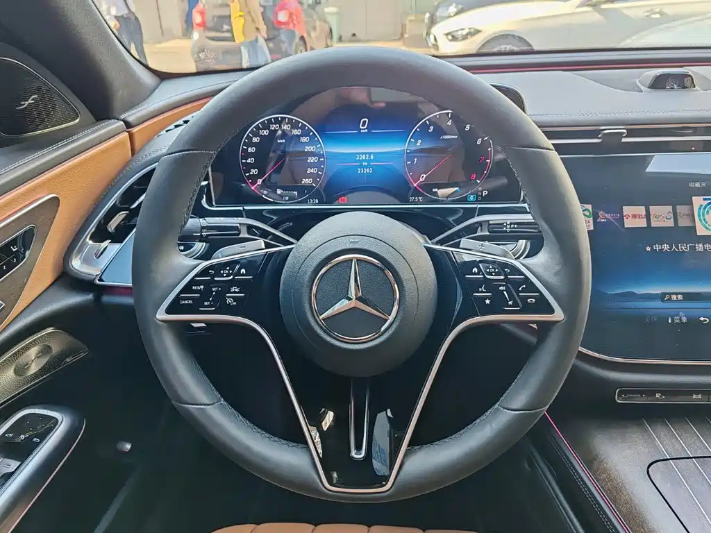 Mercedes-Benz E-Class — фото 14