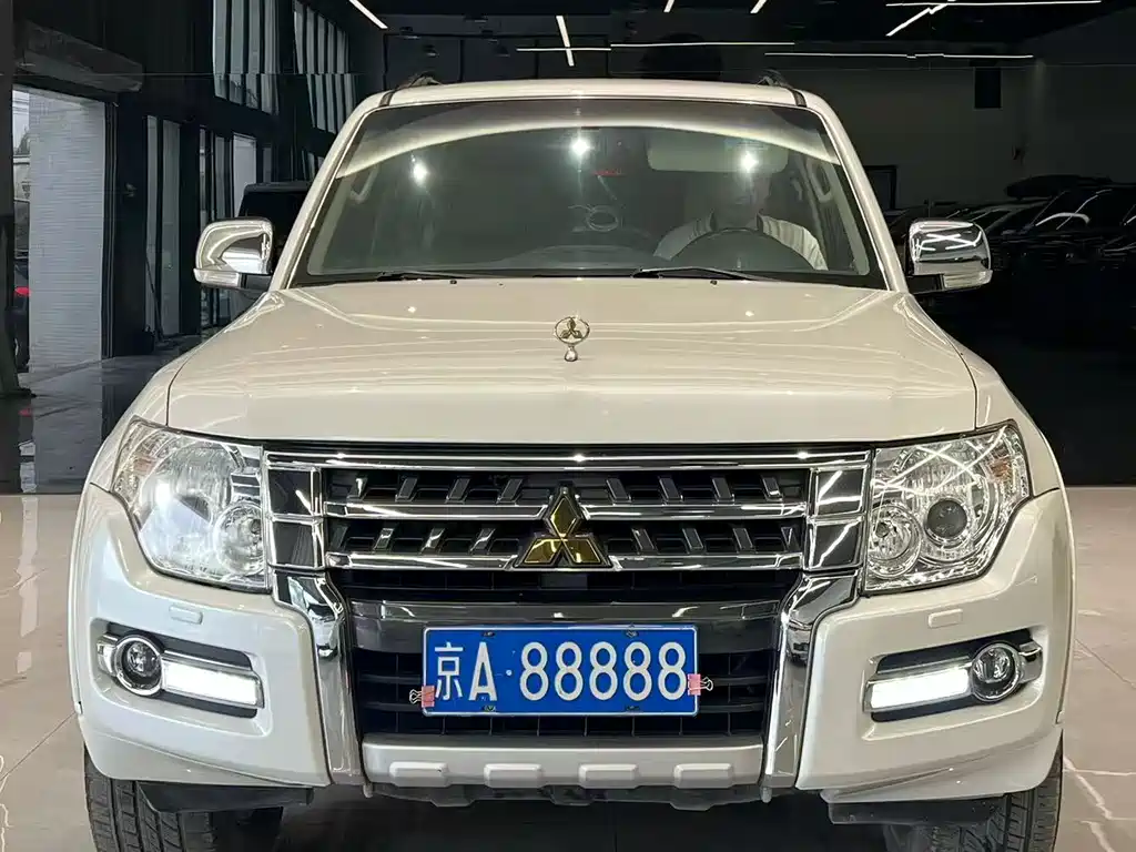 Mitsubishi Pajero (Import) — фото 3
