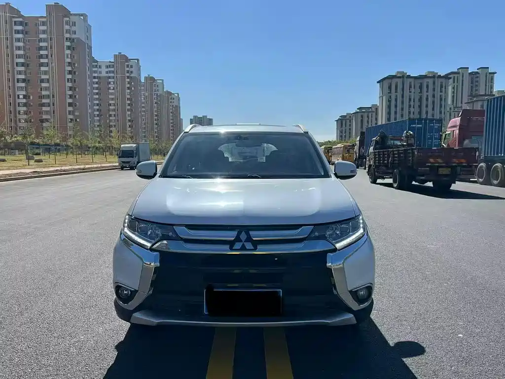 Mitsubishi Outlander — фото 2