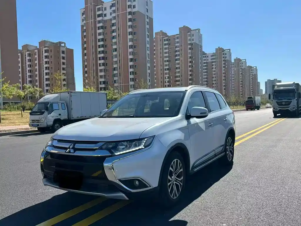 Mitsubishi Outlander — фото 3