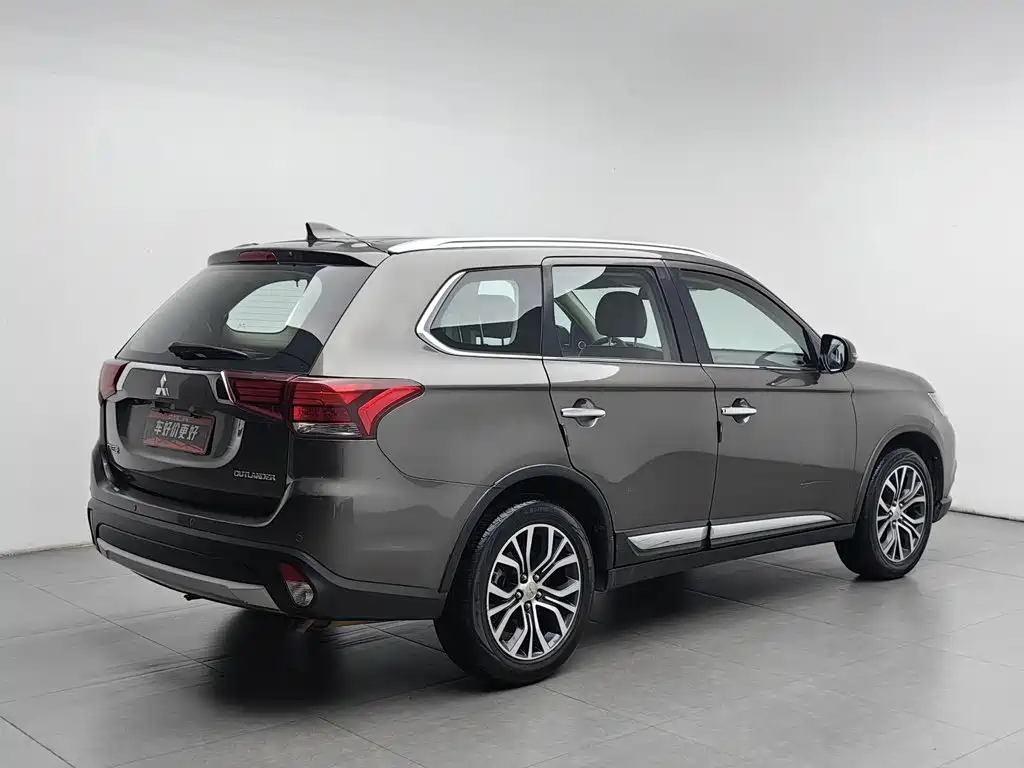 Mitsubishi Outlander — фото 2