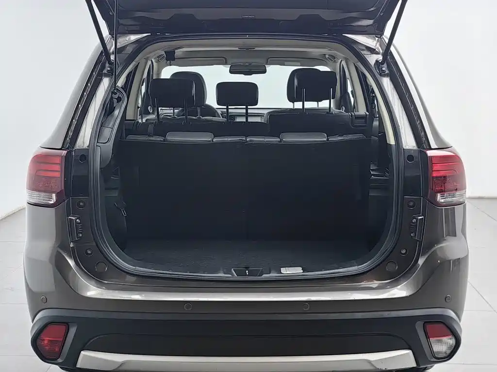 Mitsubishi Outlander — фото 16