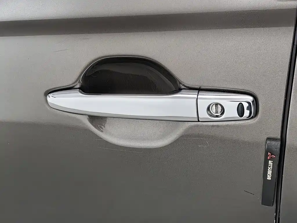 Mitsubishi Outlander — фото 18