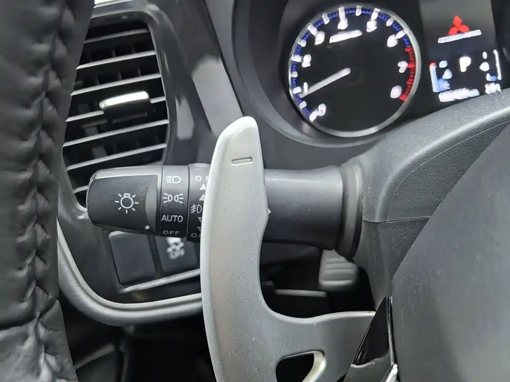 Mitsubishi Outlander — фото 21