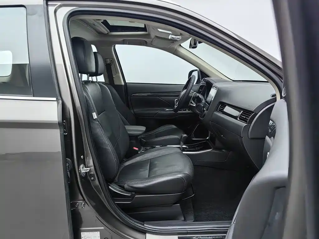Mitsubishi Outlander — фото 23
