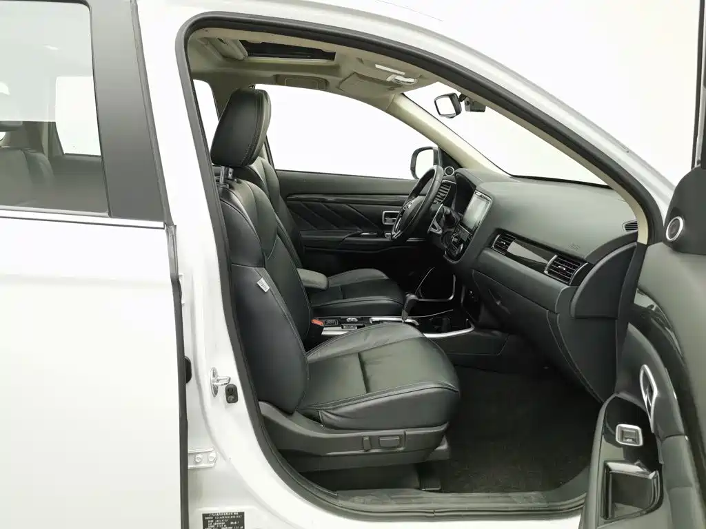 Mitsubishi Outlander — фото 23