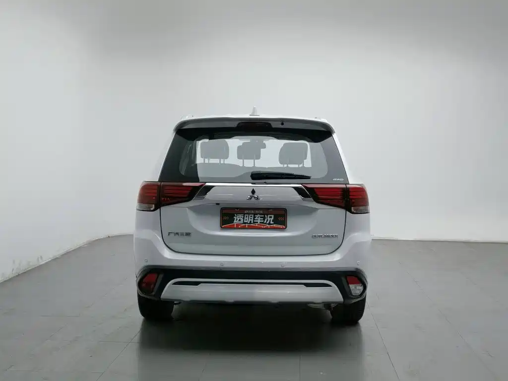 Mitsubishi Outlander — фото 4
