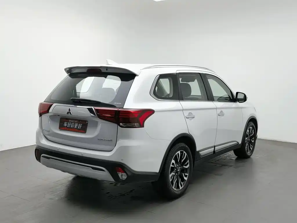 Mitsubishi Outlander — фото 2