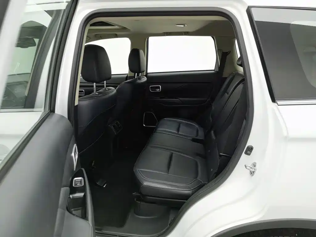 Mitsubishi Outlander — фото 15