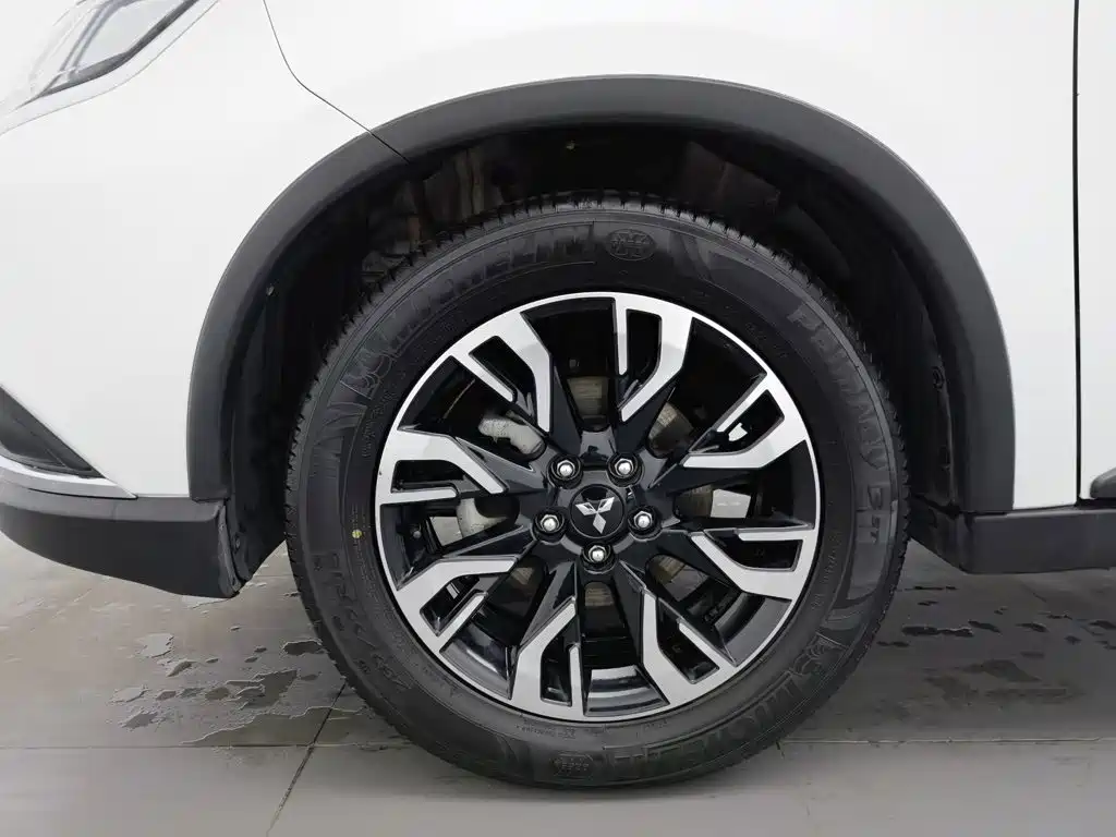 Mitsubishi Outlander — фото 17