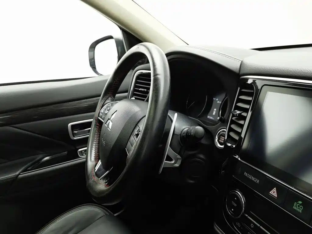 Mitsubishi Outlander — фото 22