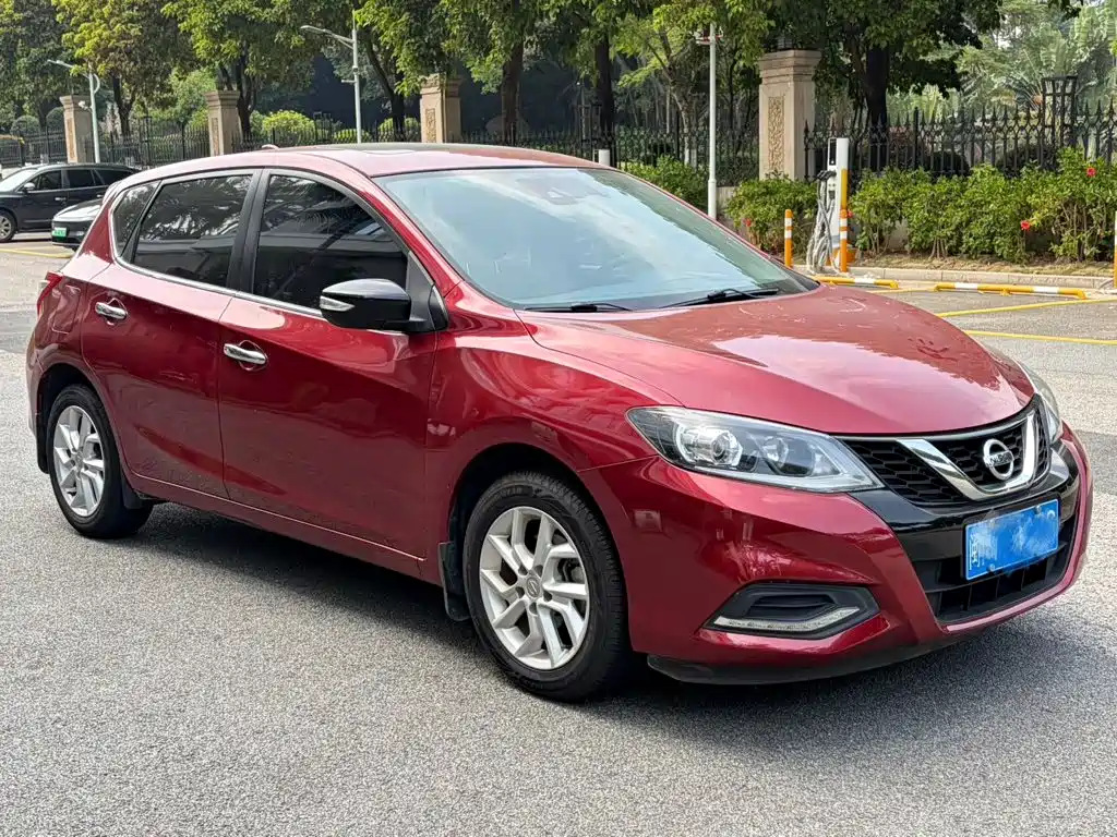 Nissan Tiida — фото 3