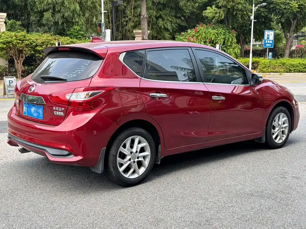 Nissan Tiida — фото 4