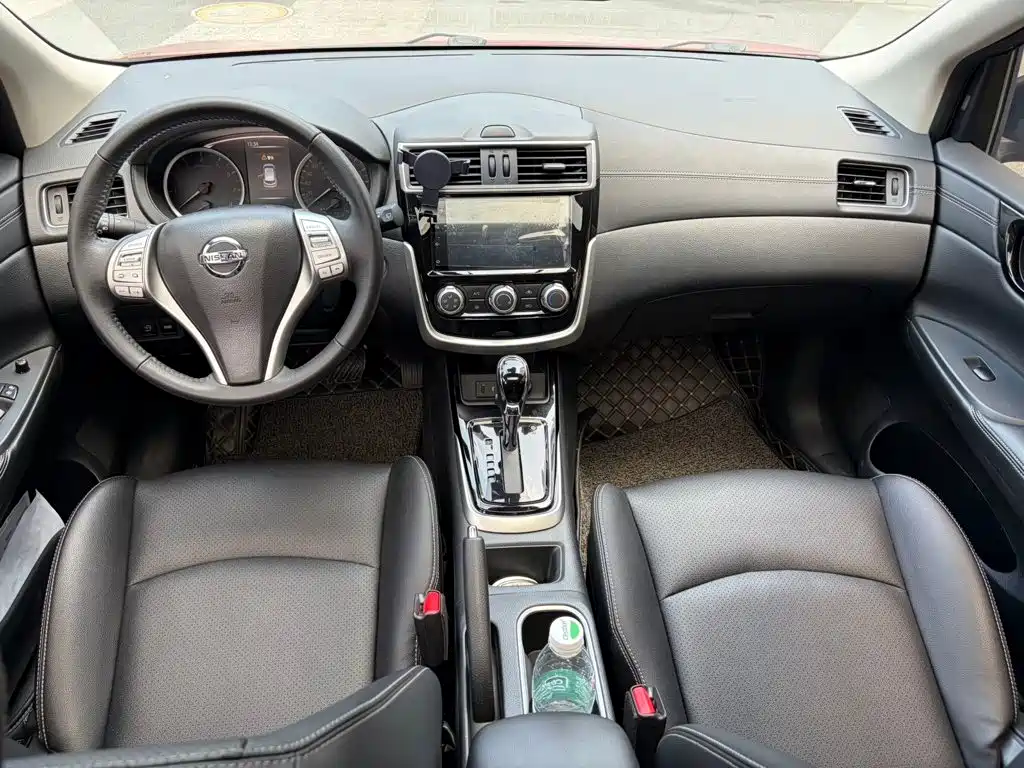 Nissan Tiida — фото 8