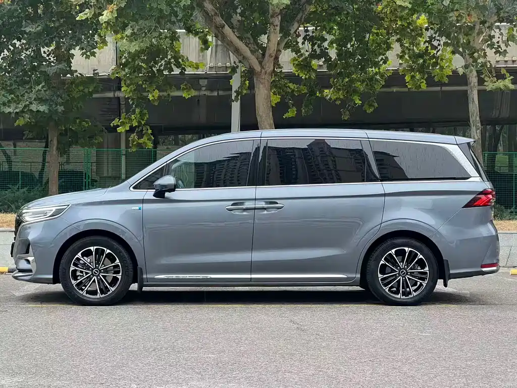 Roewe iMAX8 — фото 3