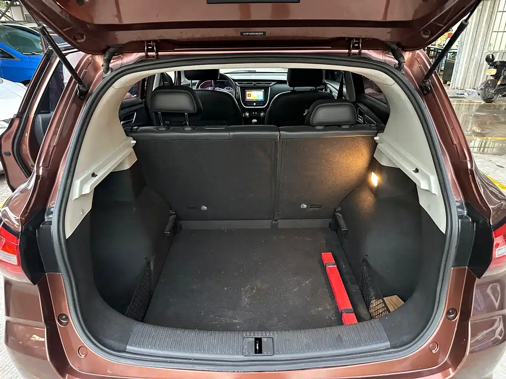 Roewe RX3 — фото 15