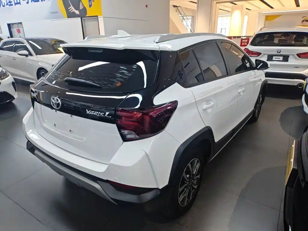 Toyota Yaris L — фото 6