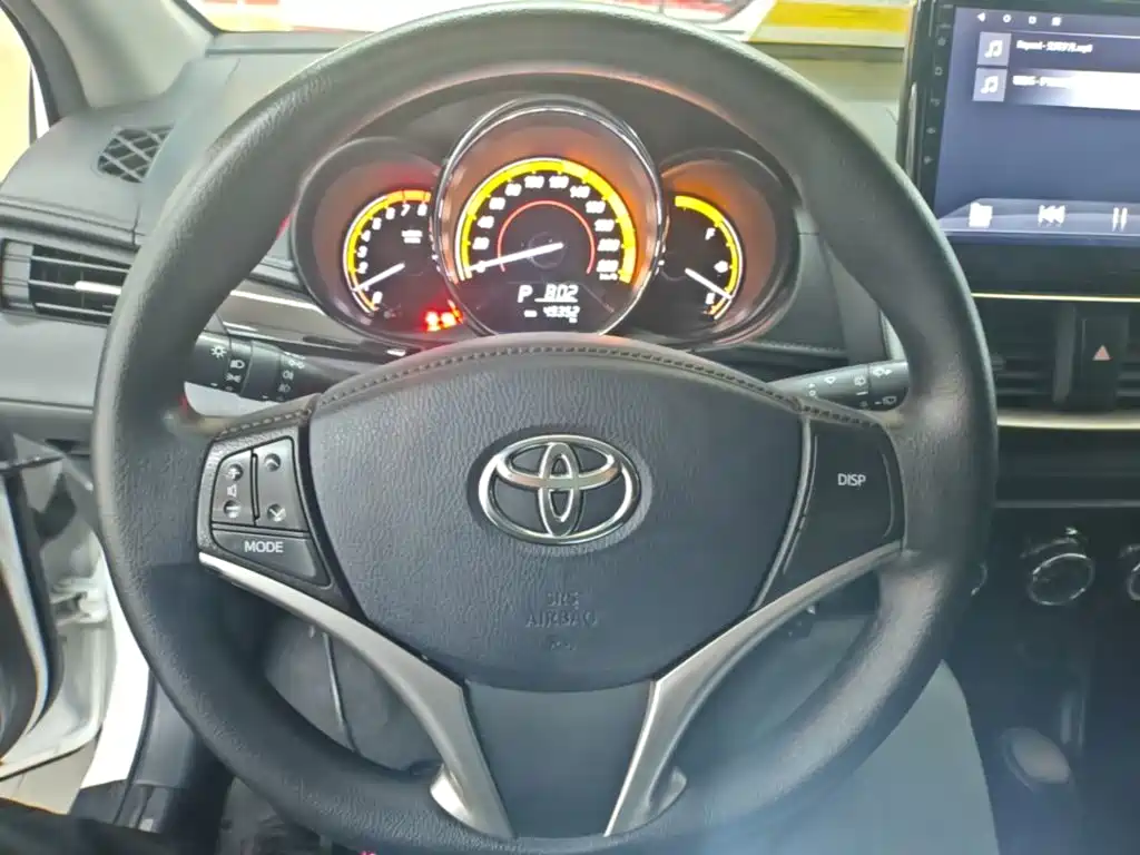 Toyota Yaris L — фото 10