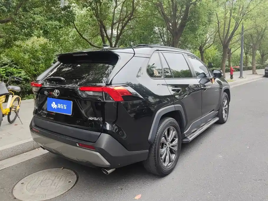 Toyota RAV4 — фото 3