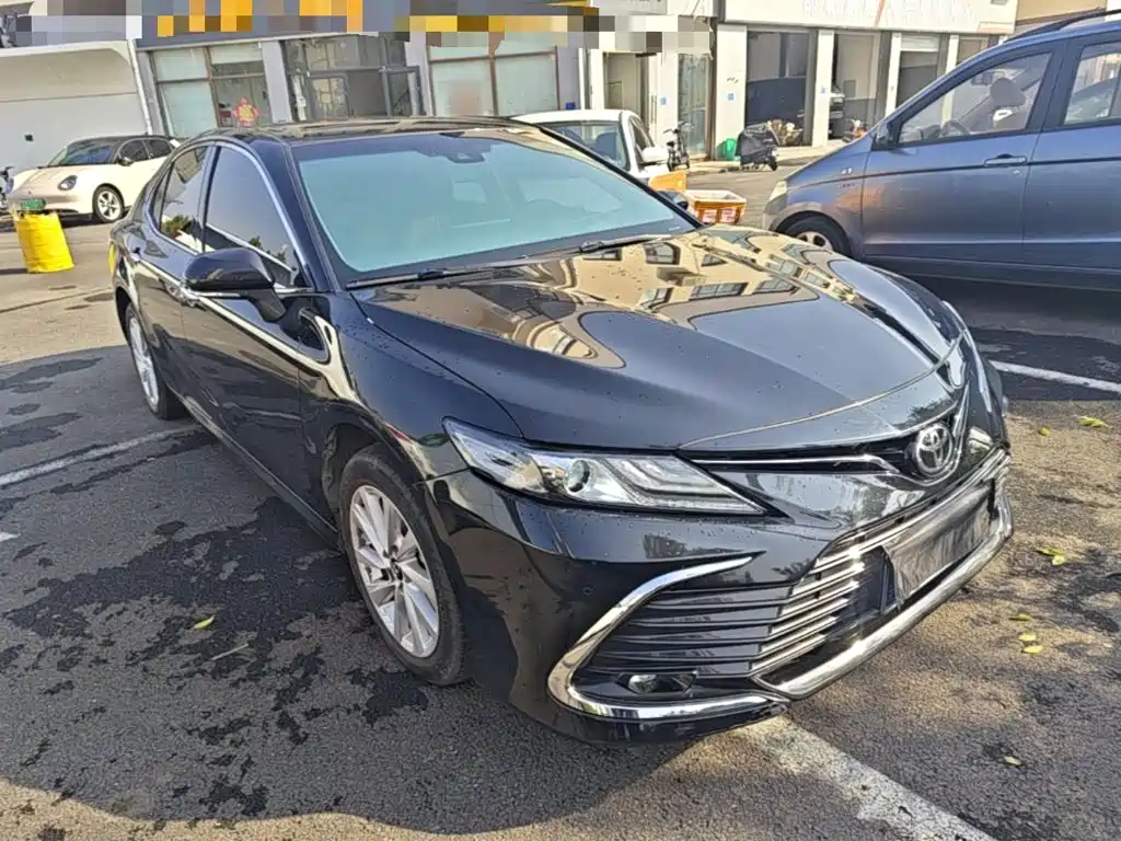 Toyota Camry — фото 3