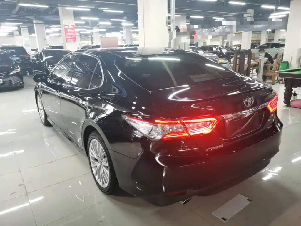 Toyota Camry — фото 4