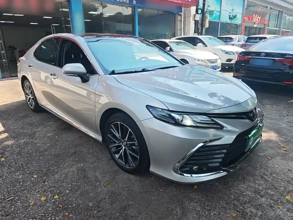 Toyota Camry — фото 3