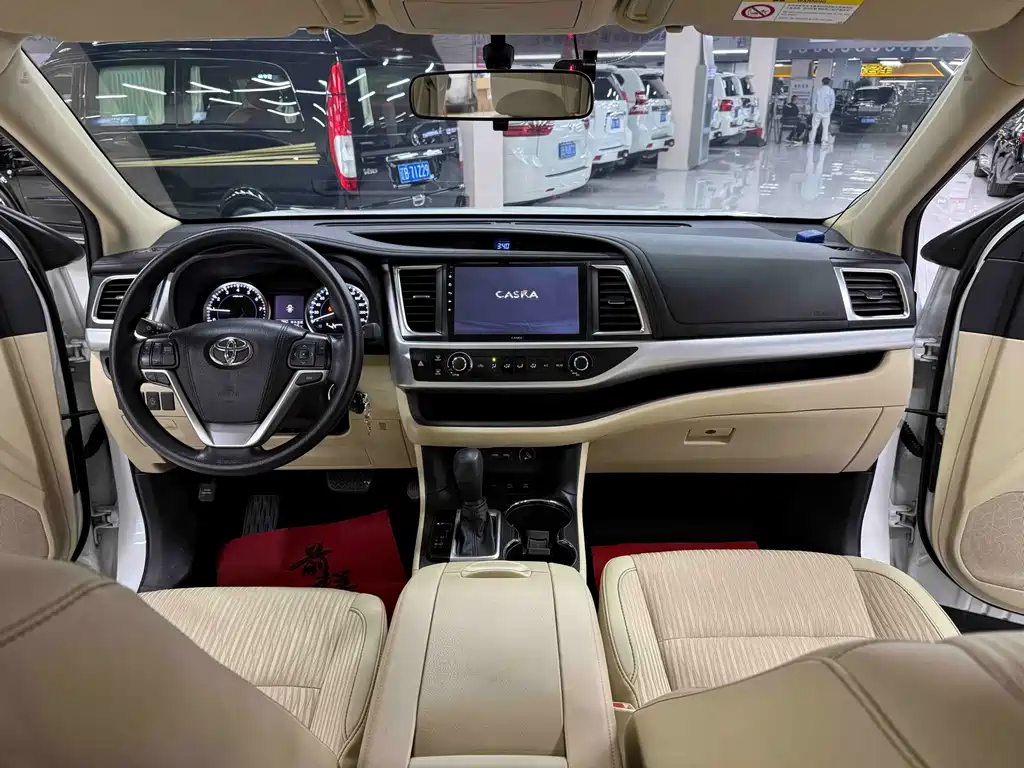 Toyota Highlander — фото 10