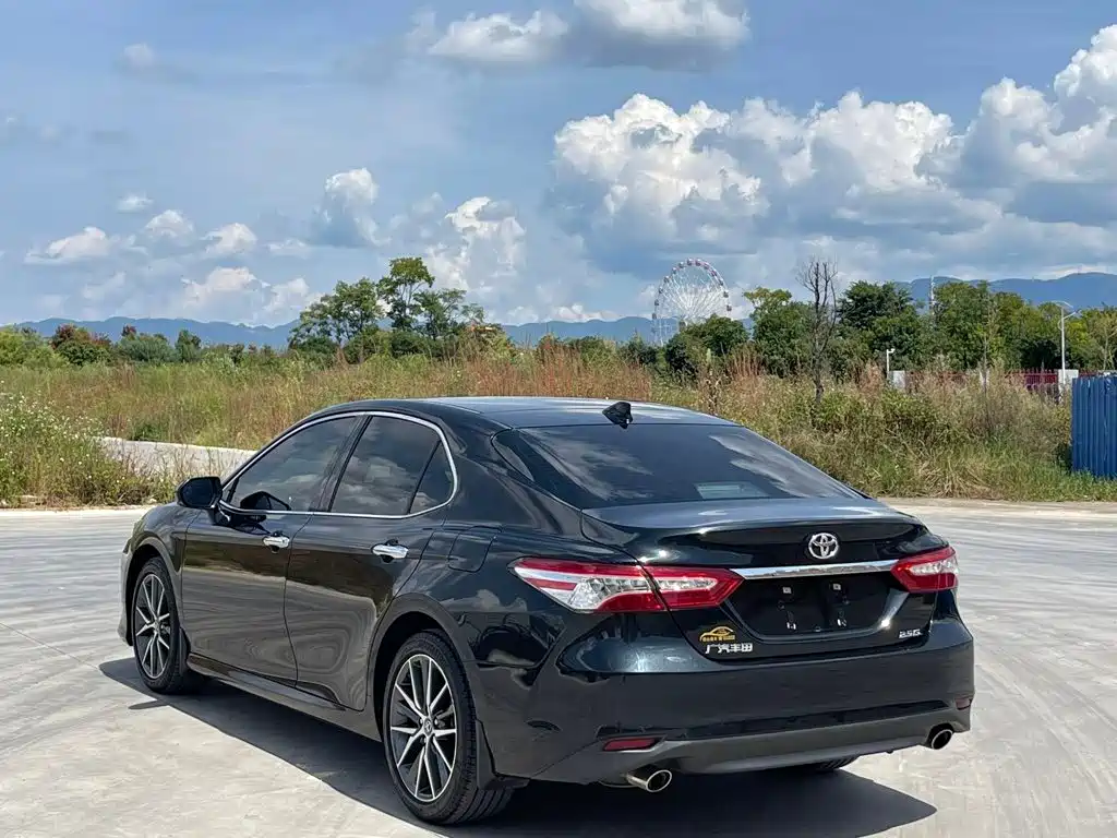 Toyota Camry — фото 8