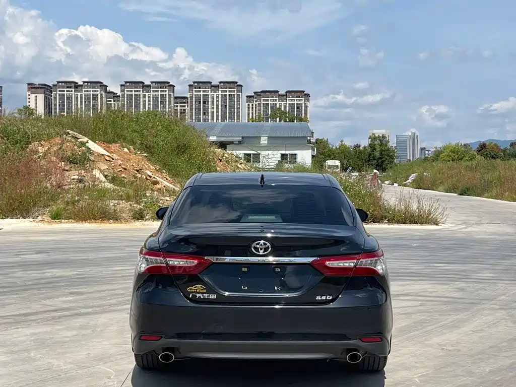 Toyota Camry — фото 9