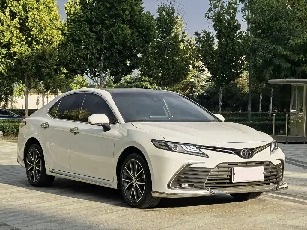 Toyota Camry — фото 3