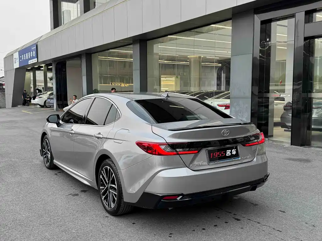 Toyota Camry — фото 7