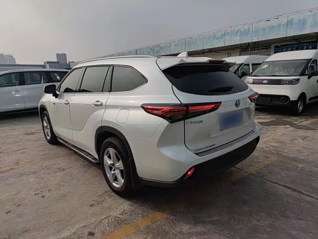 Toyota Highlander — фото 4