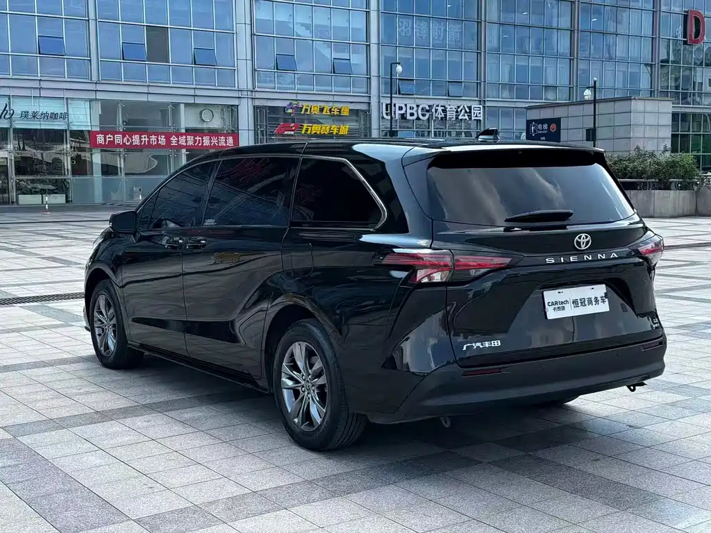 Toyota Sienna — фото 4