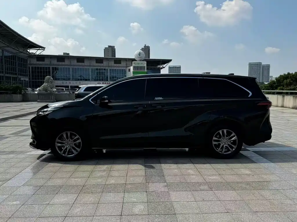 Toyota Sienna — фото 5