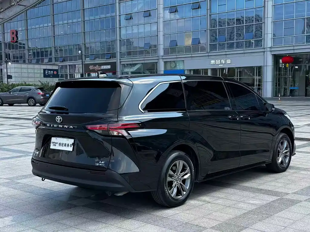 Toyota Sienna — фото 6