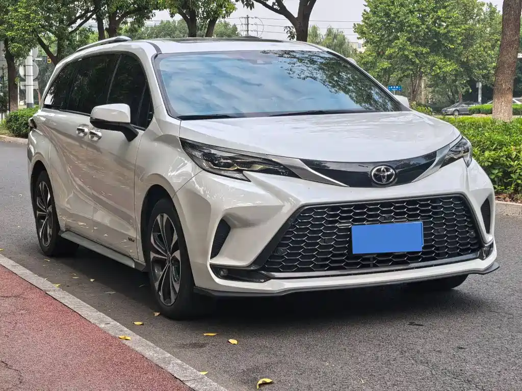 Toyota Granvia — фото 3