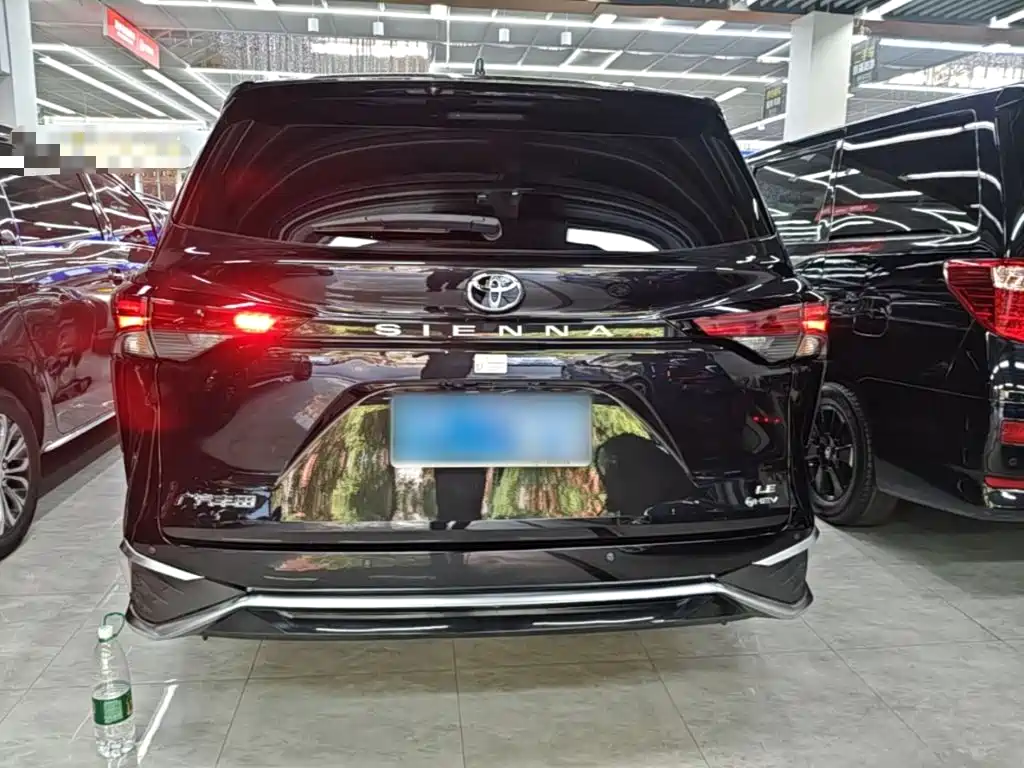 Toyota Sienna — фото 5