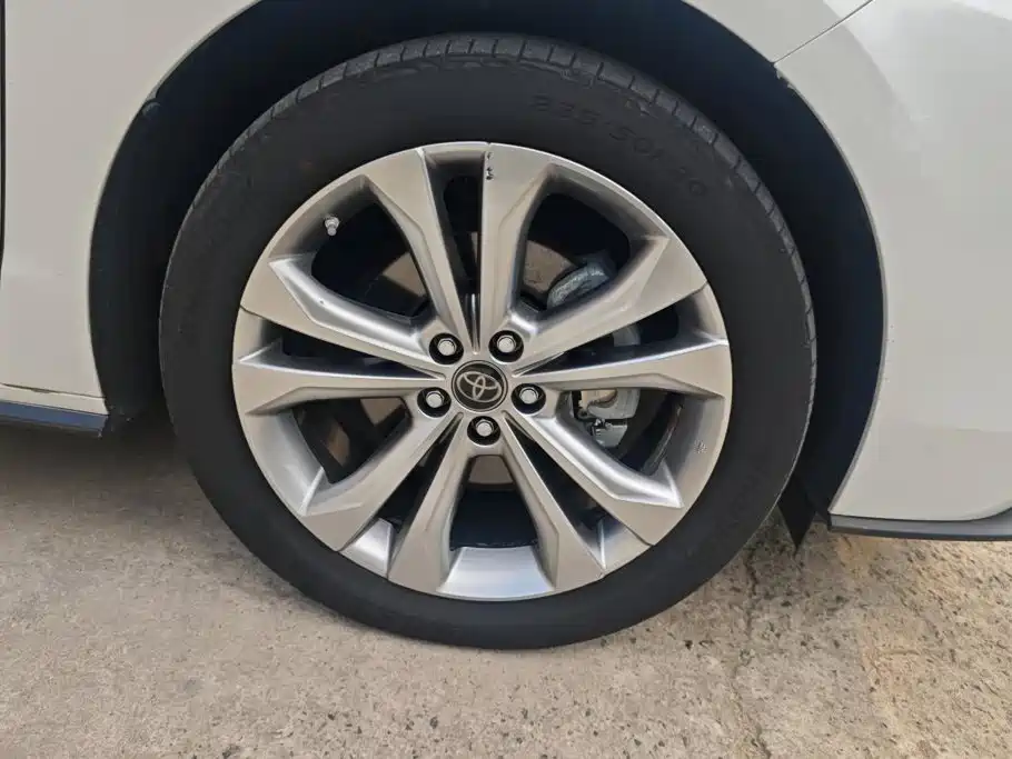 Toyota Sienna — фото 6