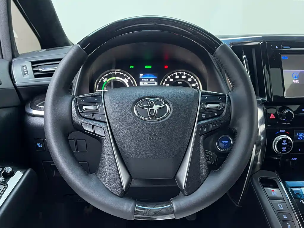 Toyota Vellfire — фото 4