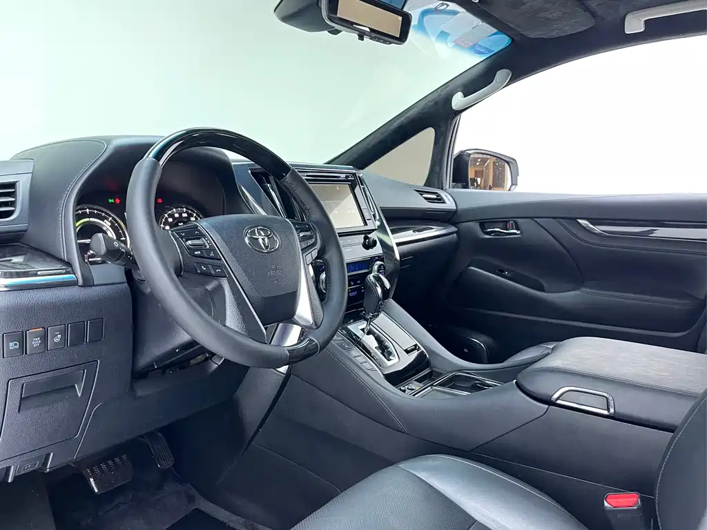 Toyota Vellfire — фото 5