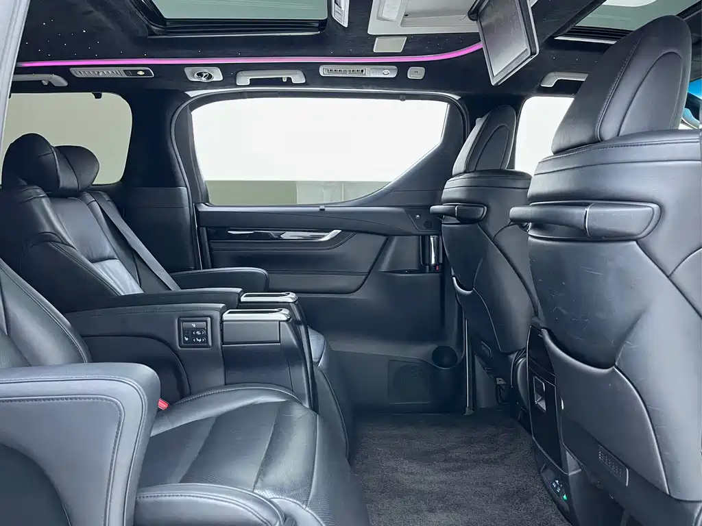 Toyota Vellfire — фото 6