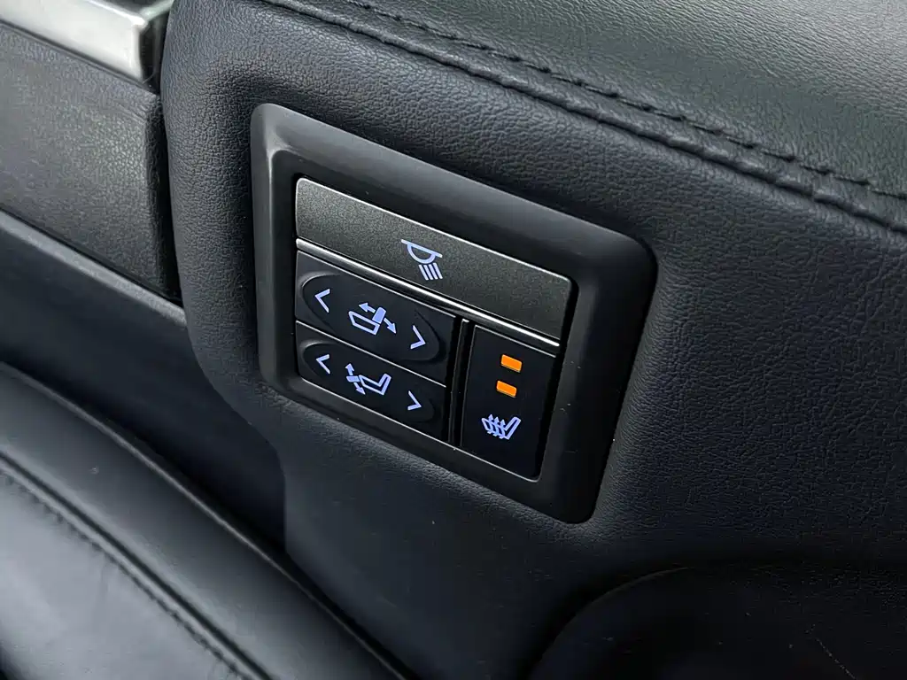 Toyota Vellfire — фото 8