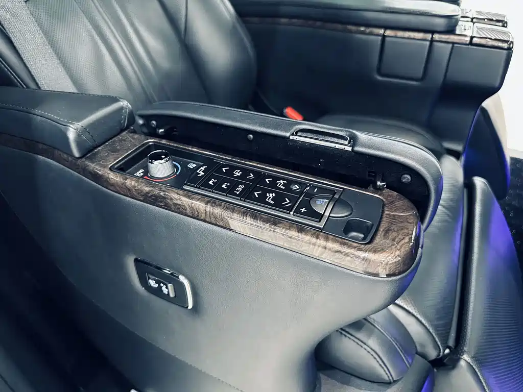 Toyota Vellfire — фото 11