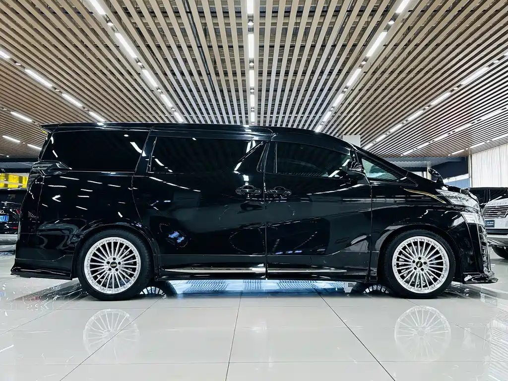 Toyota Vellfire — фото 17