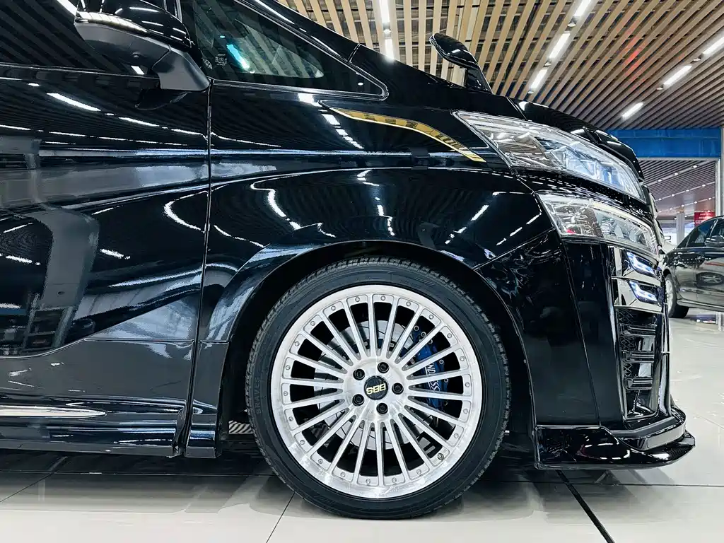 Toyota Vellfire — фото 4